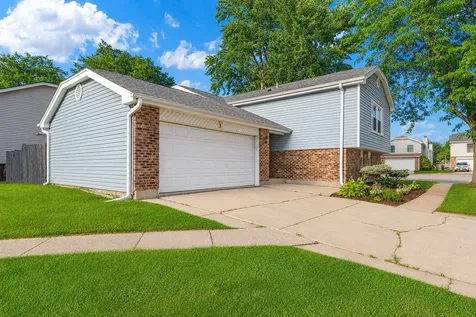 3 Whitehall Court Streamwood IL 60107