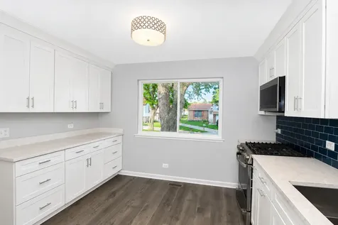 3 Whitehall Court Streamwood IL 60107
