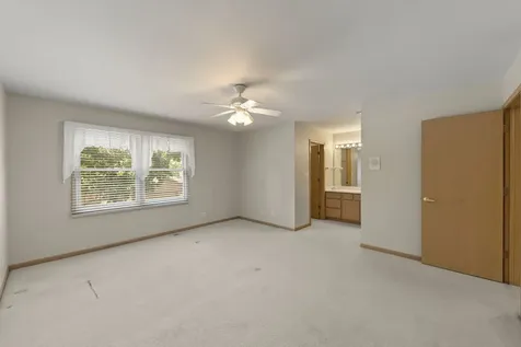 207 Ashley Way Bloomingdale IL 60108