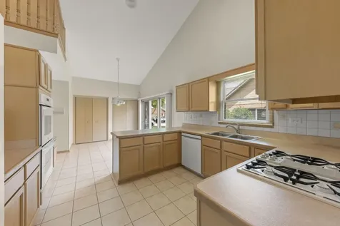 207 Ashley Way Bloomingdale IL 60108