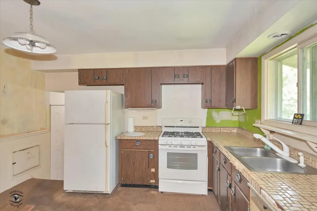 226 Charlestown Drive Bolingbrook IL 60440