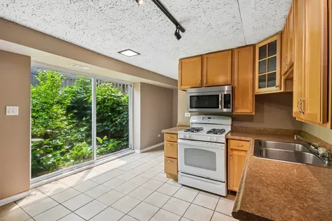385 Anne Terrace Wheeling IL 60090