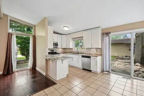 385 Anne Terrace Wheeling IL 60090