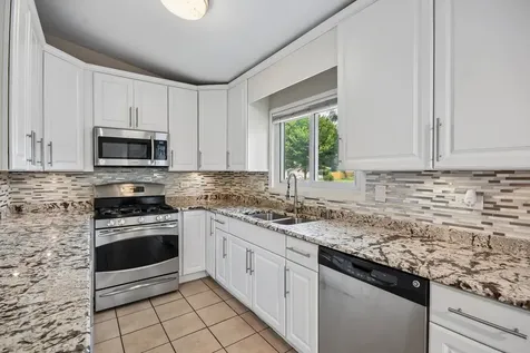 385 Anne Terrace Wheeling IL 60090
