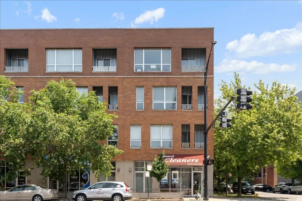1717 North Western Avenue Chicago IL 60647