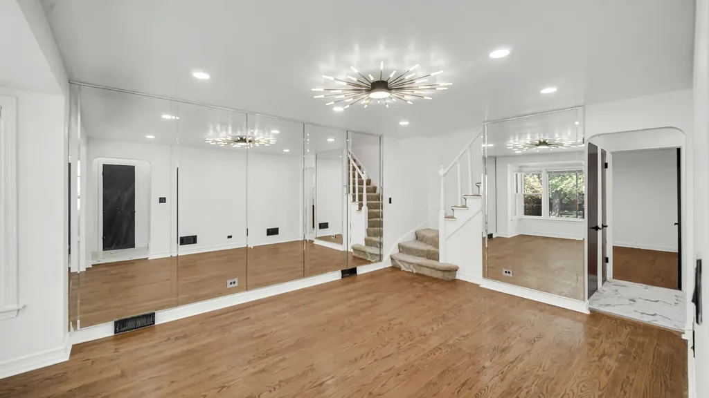 8459 South Elizabeth Street Chicago IL 60620