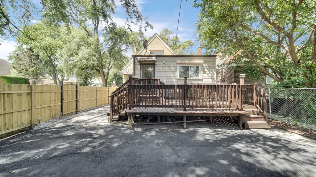 8459 South Elizabeth Street Chicago IL 60620