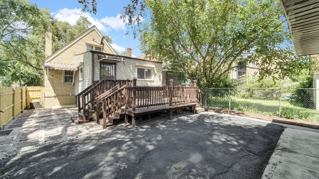 8459 South Elizabeth Street Chicago IL 60620