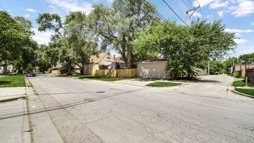 8459 South Elizabeth Street Chicago IL 60620
