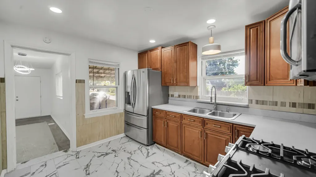 8459 South Elizabeth Street Chicago IL 60620