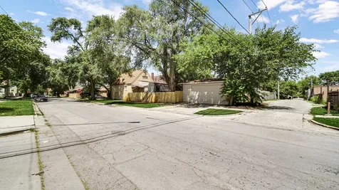 8459 South Elizabeth Street Chicago IL 60620