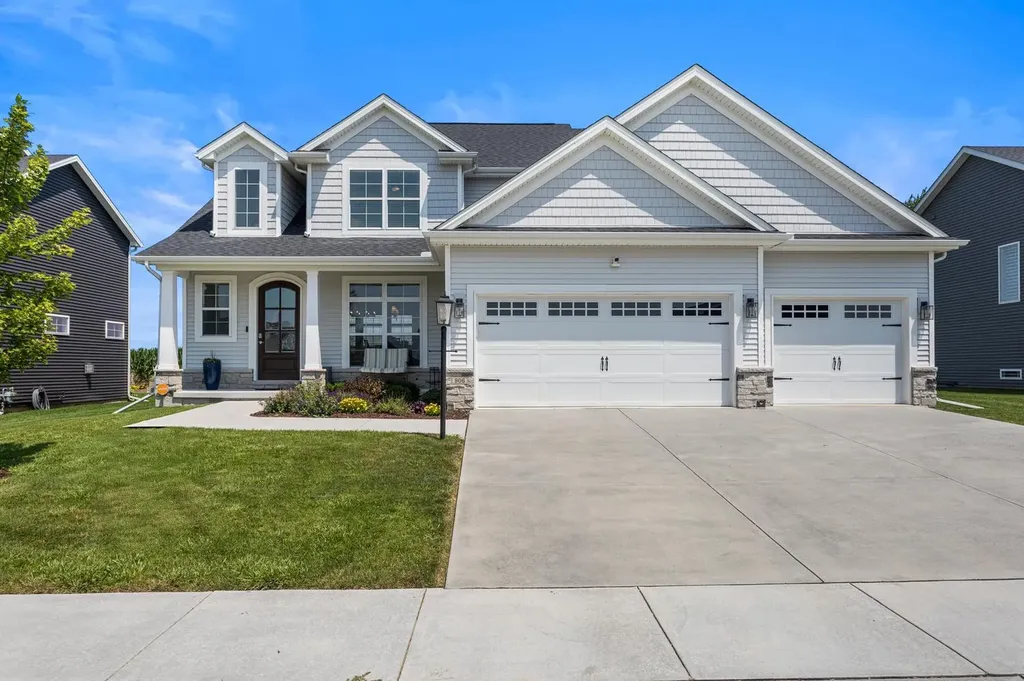 906 Declaration Drive Savoy IL 61874