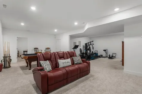 906 Declaration Drive Savoy IL 61874