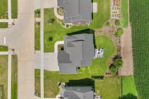 906 Declaration Drive Savoy IL 61874