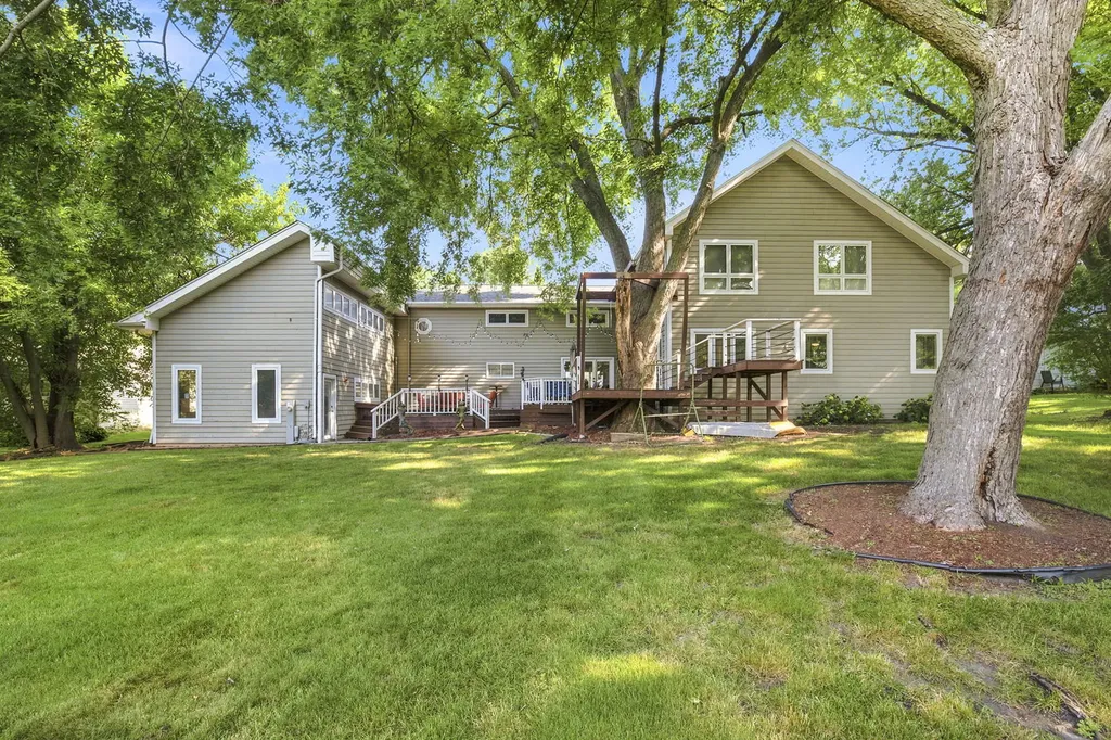 215 58TH Street Clarendon Hills IL 60514