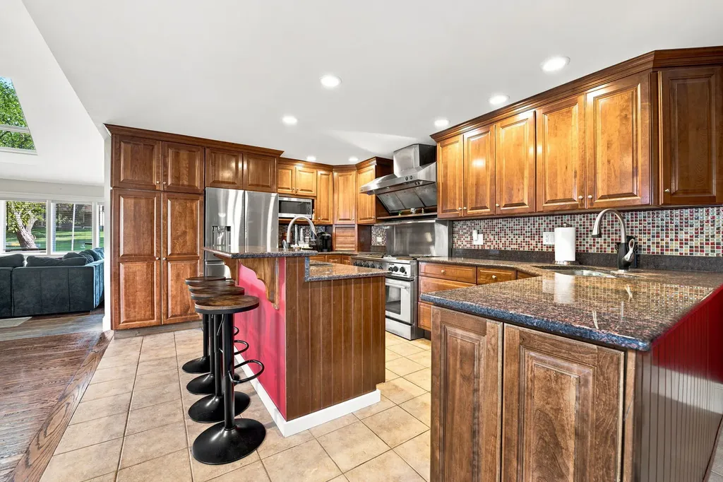 215 58TH Street Clarendon Hills IL 60514