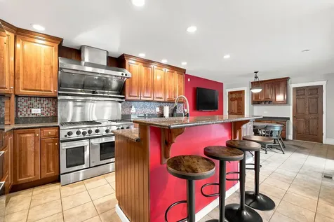 215 58TH Street Clarendon Hills IL 60514