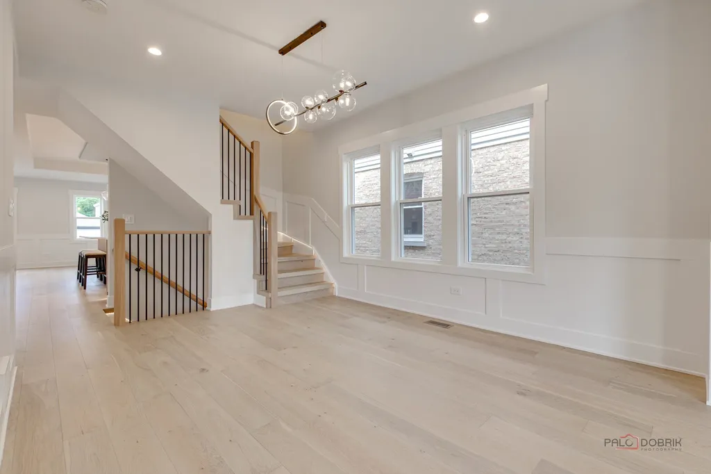 5748 West Eastwood Avenue Chicago IL 60630