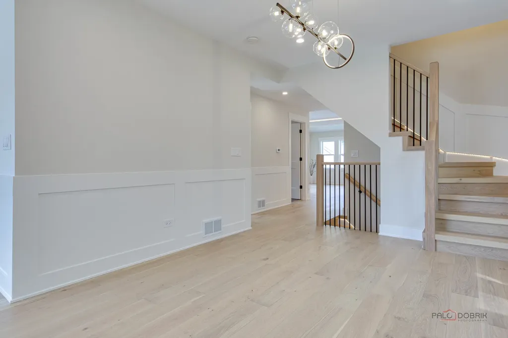 5748 West Eastwood Avenue Chicago IL 60630