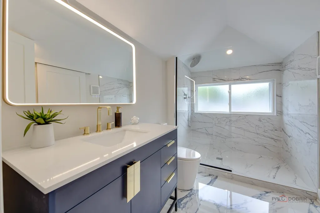 5748 West Eastwood Avenue Chicago IL 60630