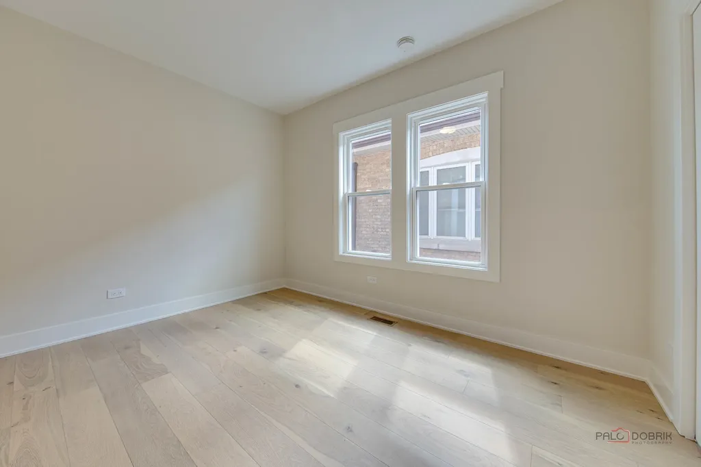 5748 West Eastwood Avenue Chicago IL 60630
