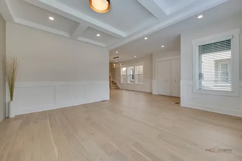 5748 West Eastwood Avenue Chicago IL 60630