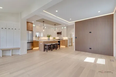 5748 West Eastwood Avenue Chicago IL 60630