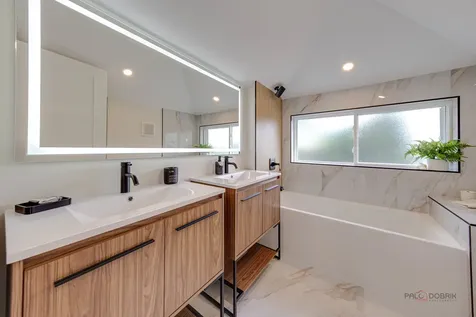 5748 West Eastwood Avenue Chicago IL 60630