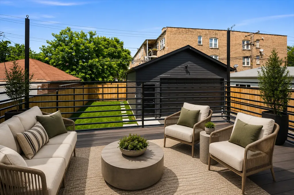 4848 West Eddy Street Chicago IL 60641