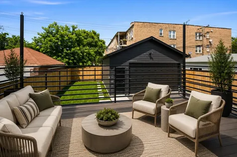 4848 West Eddy Street Chicago IL 60641