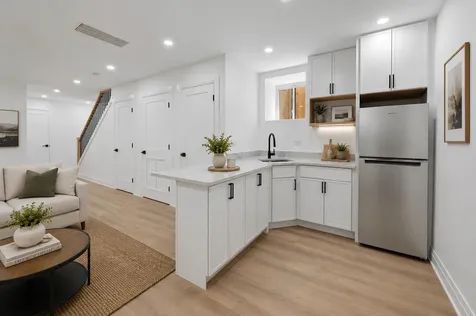 4848 West Eddy Street Chicago IL 60641