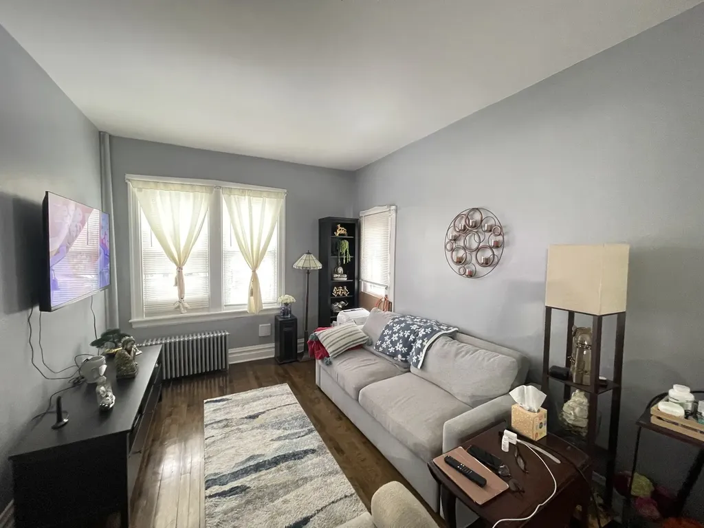 4155 West Roscoe Street Chicago IL 60641