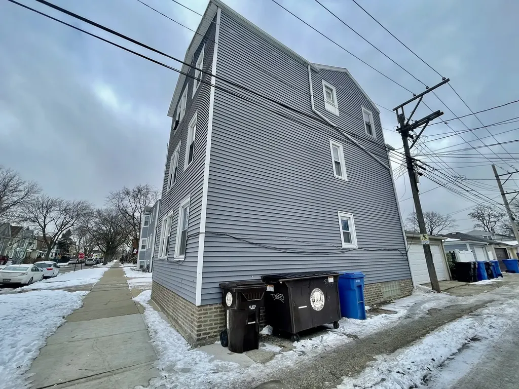 4155 West Roscoe Street Chicago IL 60641