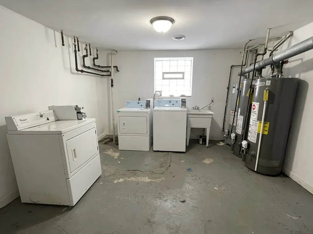 4155 West Roscoe Street Chicago IL 60641