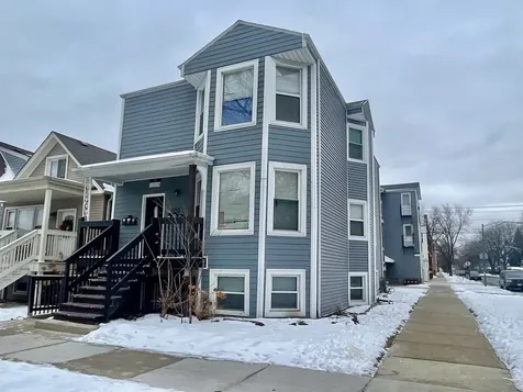 4155 West Roscoe Street Chicago IL 60641