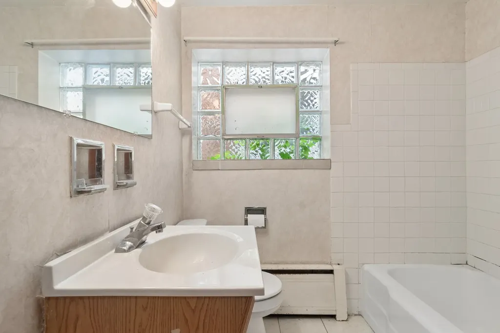 8254 West Forest Preserve Avenue Chicago IL 60634
