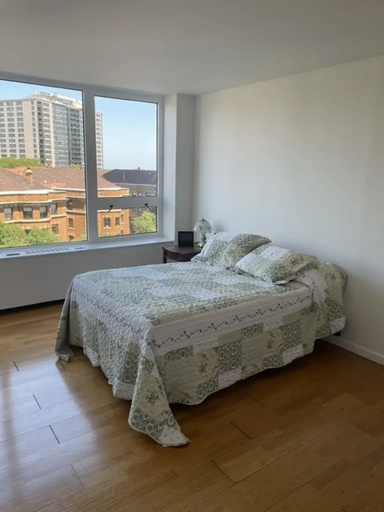 3930 North Pine Grove Avenue Chicago IL 60613