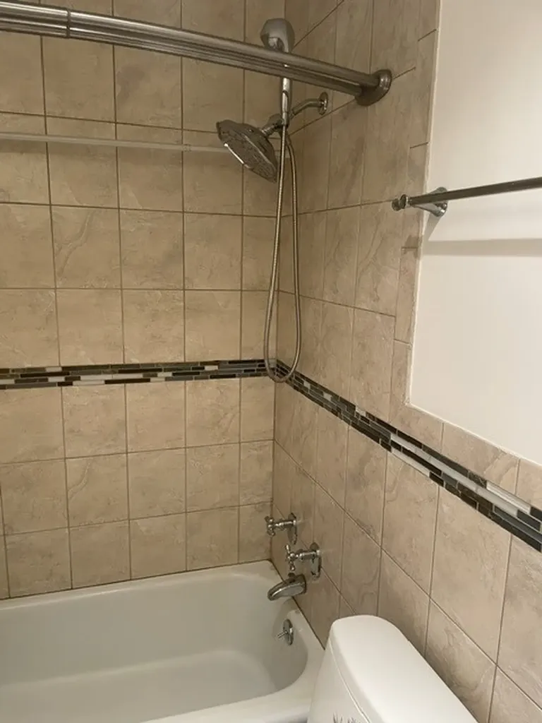 3930 North Pine Grove Avenue Chicago IL 60613