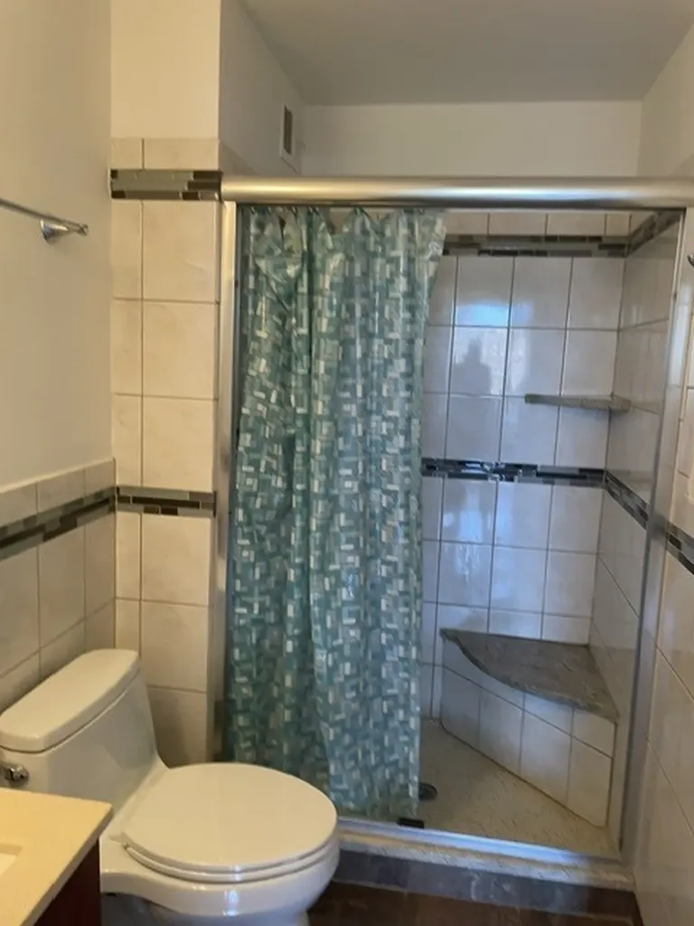 3930 North Pine Grove Avenue Chicago IL 60613