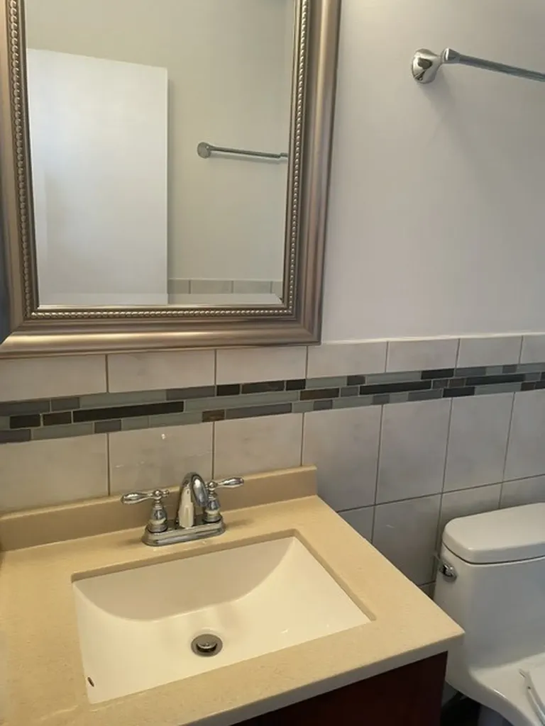 3930 North Pine Grove Avenue Chicago IL 60613