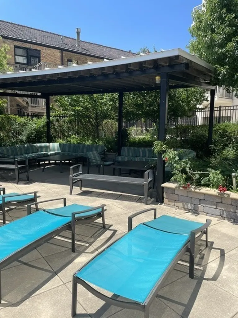 3930 North Pine Grove Avenue Chicago IL 60613