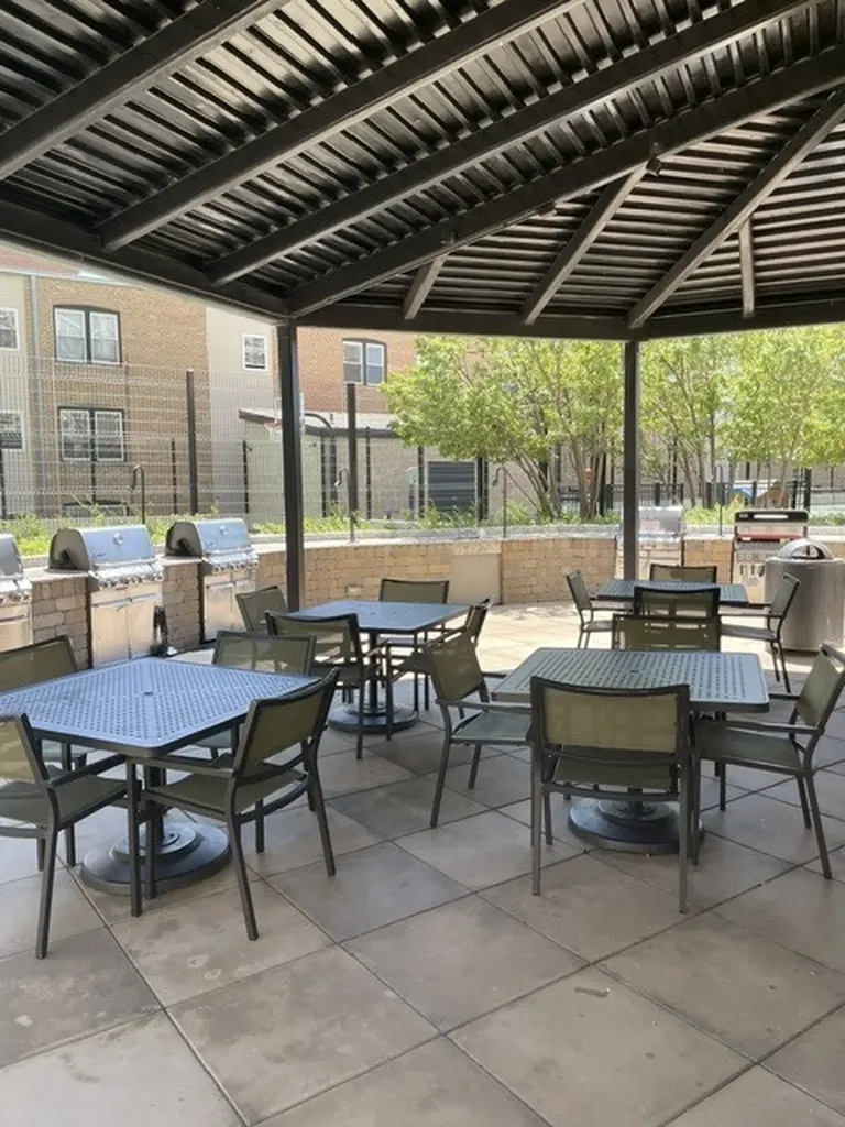 3930 North Pine Grove Avenue Chicago IL 60613