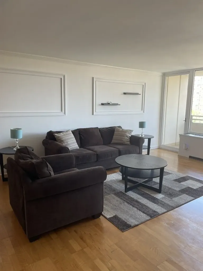 3930 North Pine Grove Avenue Chicago IL 60613