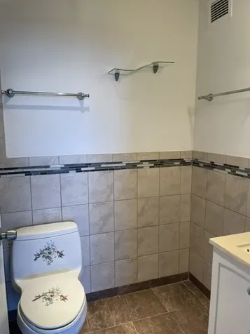 3930 North Pine Grove Avenue Chicago IL 60613