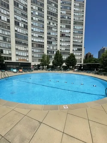 3930 North Pine Grove Avenue Chicago IL 60613