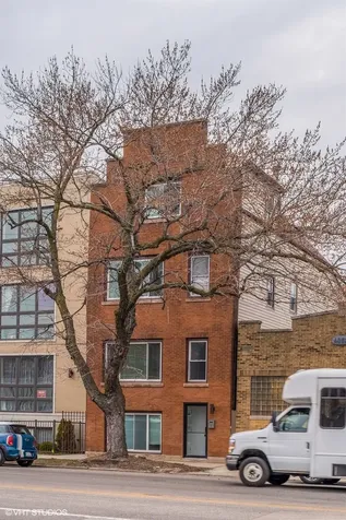 4048 North Western Avenue Chicago IL 60618