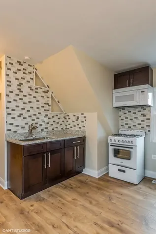 4048 North Western Avenue Chicago IL 60618