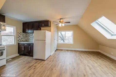 4048 North Western Avenue Chicago IL 60618