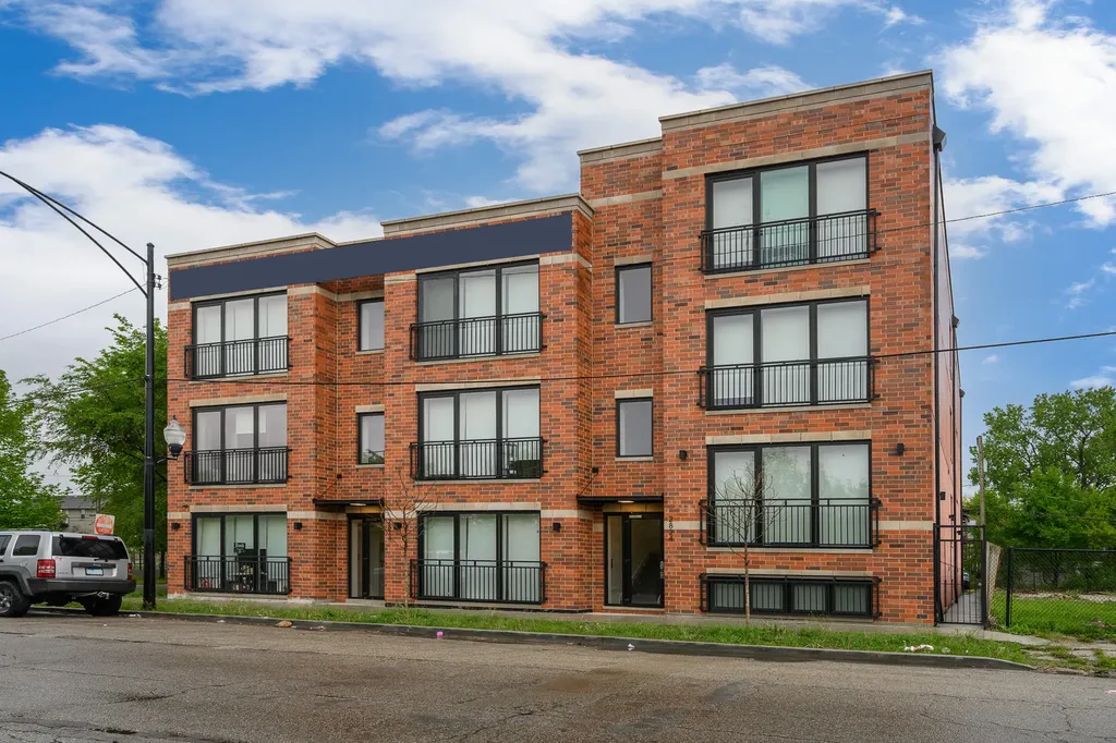 2824 West Van Buren Street Chicago IL 60612