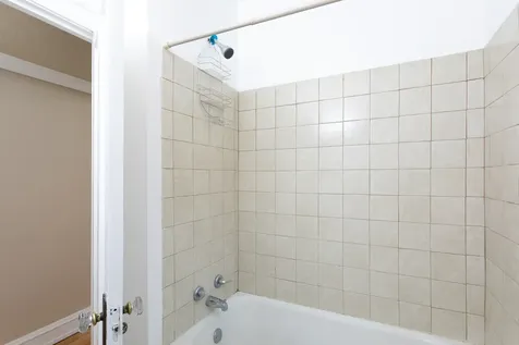 5132 West Parker Avenue Chicago IL 60639